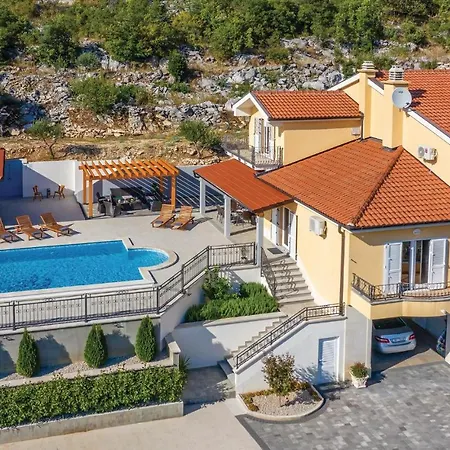 Lovely In With Jacuzzi Vrgorac