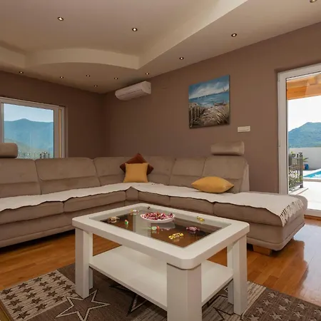 Сasa de vacaciones Lovely In With Jacuzzi *