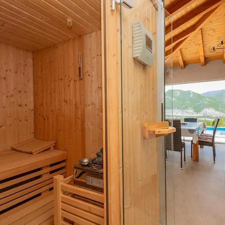 Сasa de vacaciones Lovely In With Jacuzzi